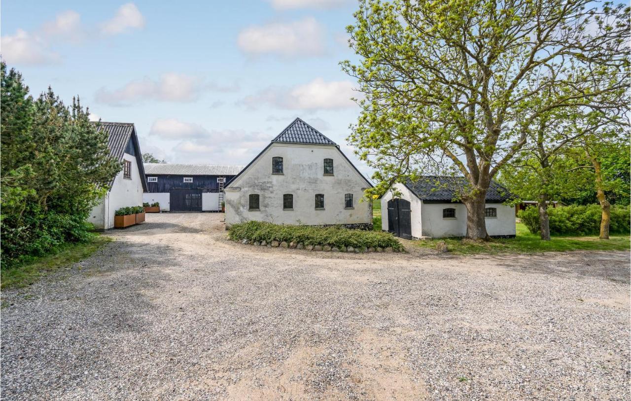 Nice home in Søllested w/ WiFi&4 Bedrooms Buitenkant foto