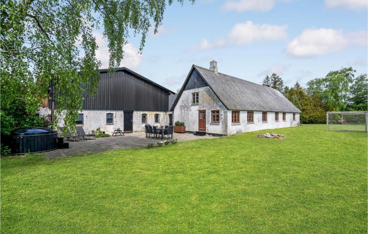 Nice home in Søllested w/ WiFi&4 Bedrooms Buitenkant foto